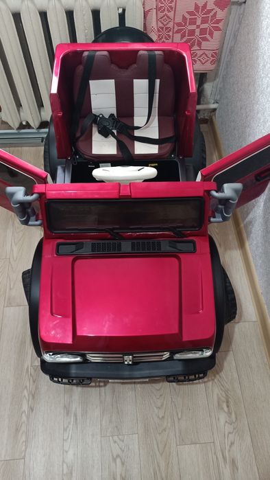 Детская машина на пульте