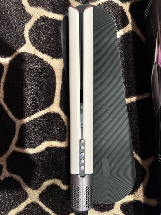 Dyson airstrait сoral