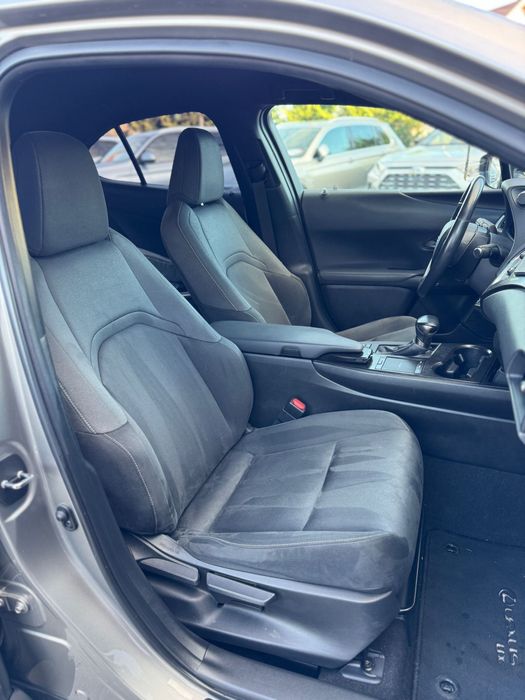 Lexus UX250h / Hybrid / 184CP / Distronic / Lane assist / Garantie