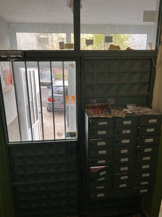 Метална врата за жилищен блок с две крила механизъм и брава за достъп