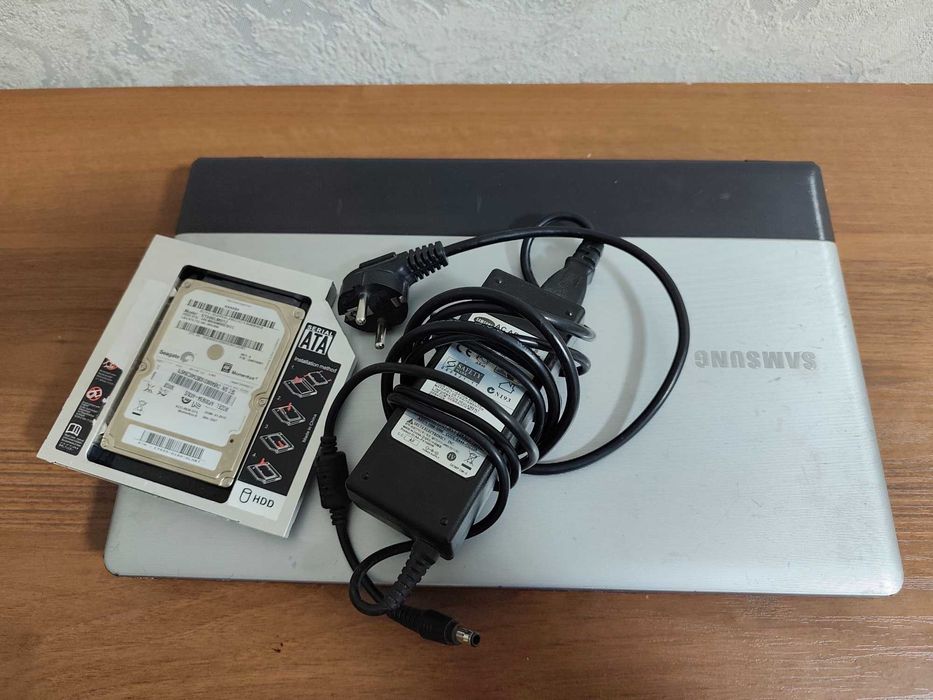 Продам ноутбук на запчасти samsung