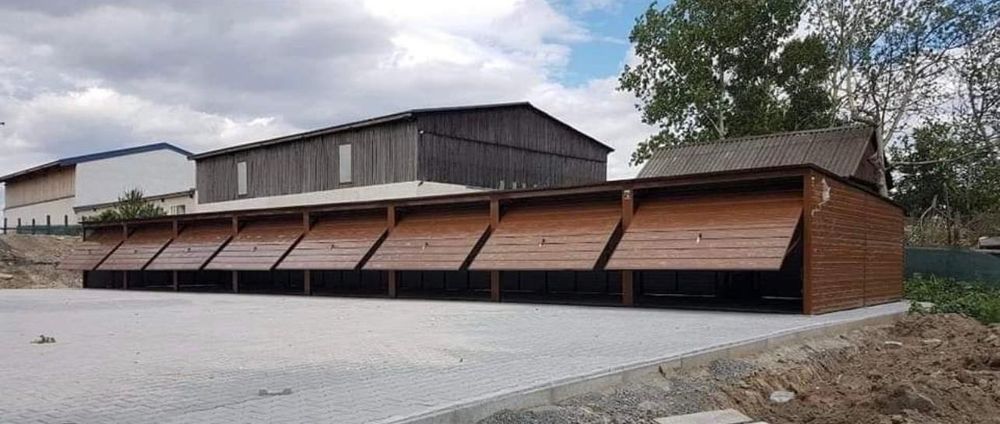 Garaj auto pe structura metalica