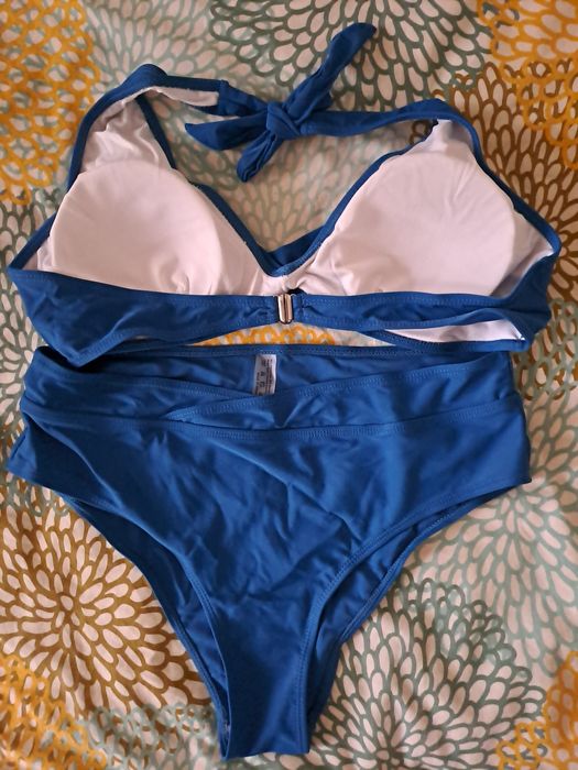 Едноцветни бански от две части XL