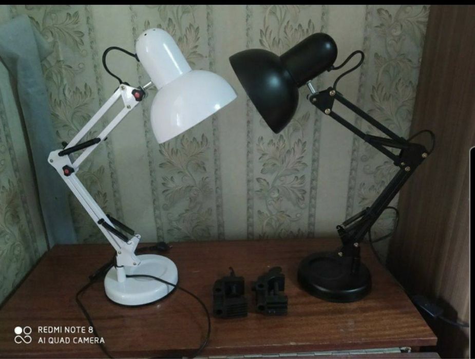 Светильник настольный черный и белый новые на подставке и кранштейне