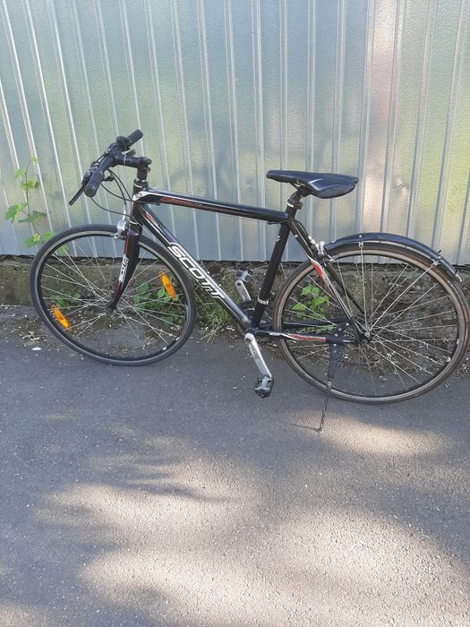 Vând bicicletă scott în stare bună semicursă echipată Shimano