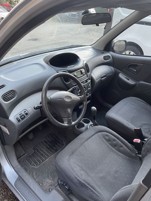 Toyota Yaris Verso на части