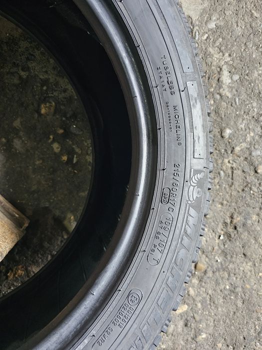 4 anvelope iarna 215 60 17C Michelin Agilis  7mm