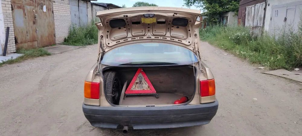 Автомобиль Audi 80 B3