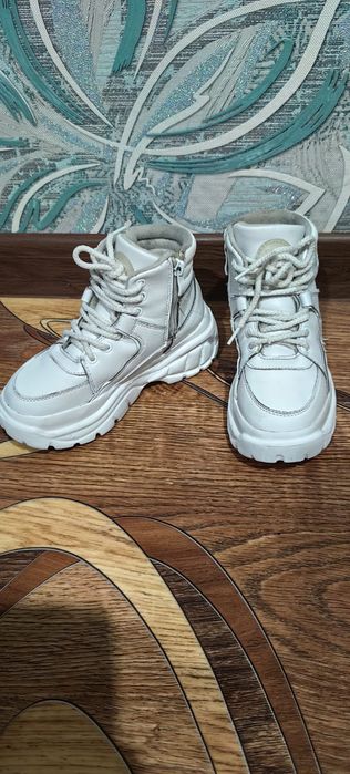 Зимние кроссовки на девочку