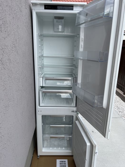 Combina frigorifica incorporabila electrolux