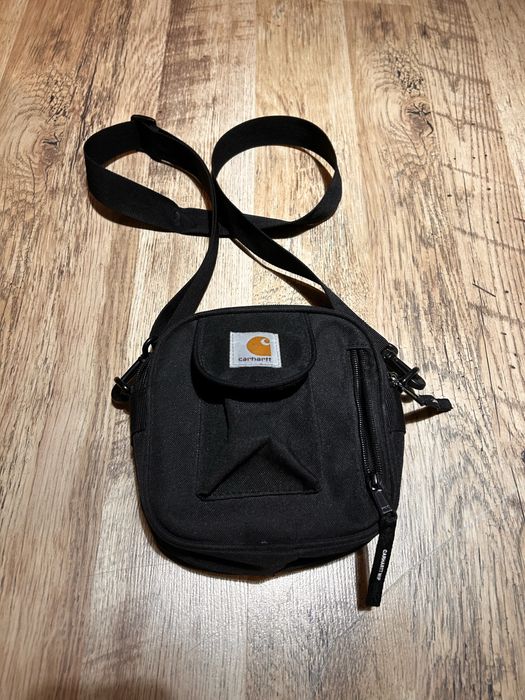 Чантичка Carhartt като нова