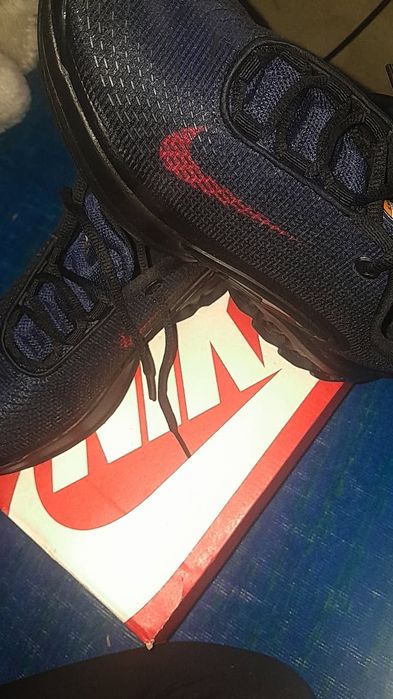 Adidași Nike, noi fara eticheta