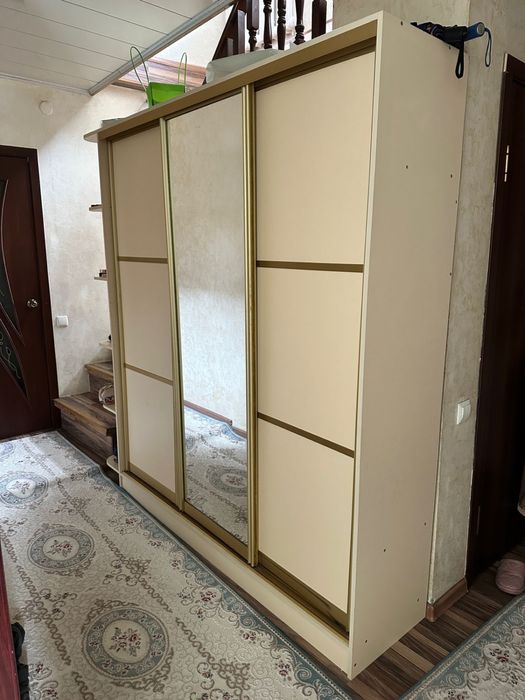 Шкаф купе в хорошем состоянии