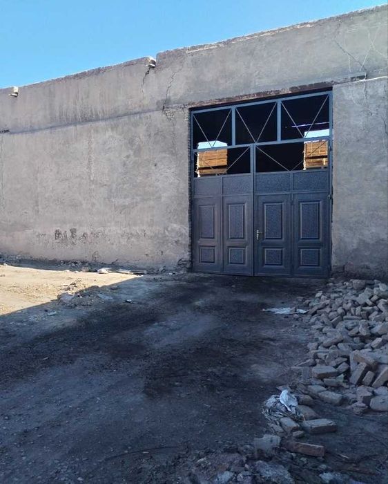 Noturar bino sotiladi