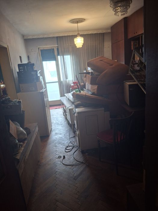 Продавам тристаен апартамент до Мед институт,ТЕЦ,ет2