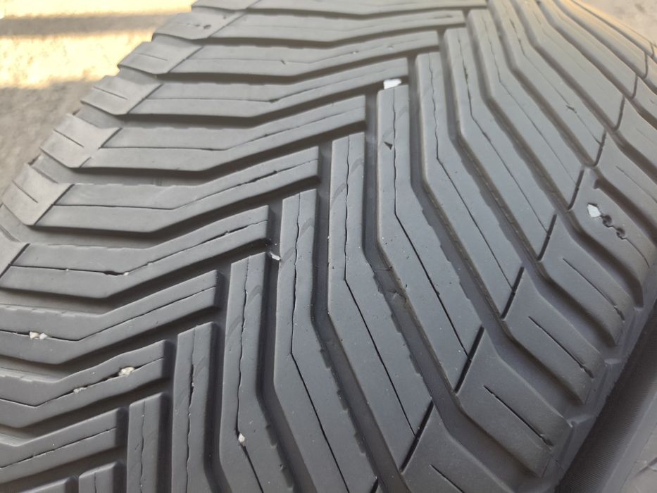 255/40/19" 2бр Michelin cross climate 2,dot2122,5mm