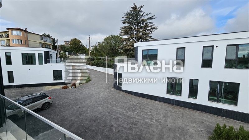 Продава се Тристаен апартамент в Варна, м-т Траката - 126 кв.м за 1548 €/кв.м - Снимка #2