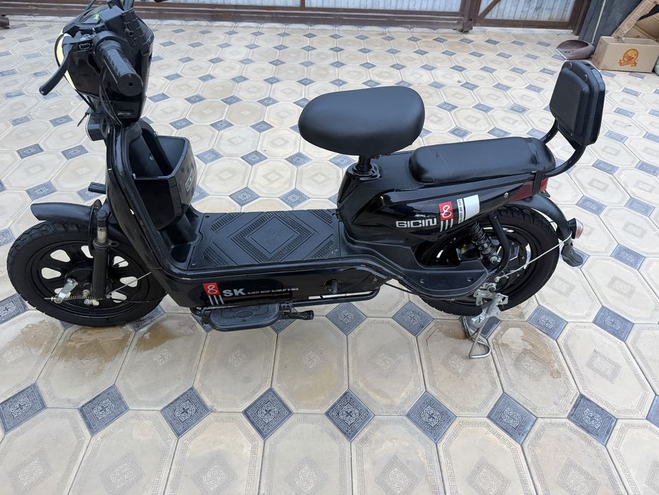 Продам скутер sk8