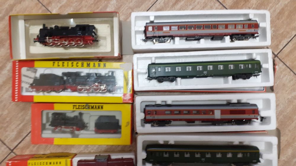 Locomotive si vagoane trenulet electric scara HO