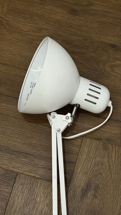 Продам лампу настольную