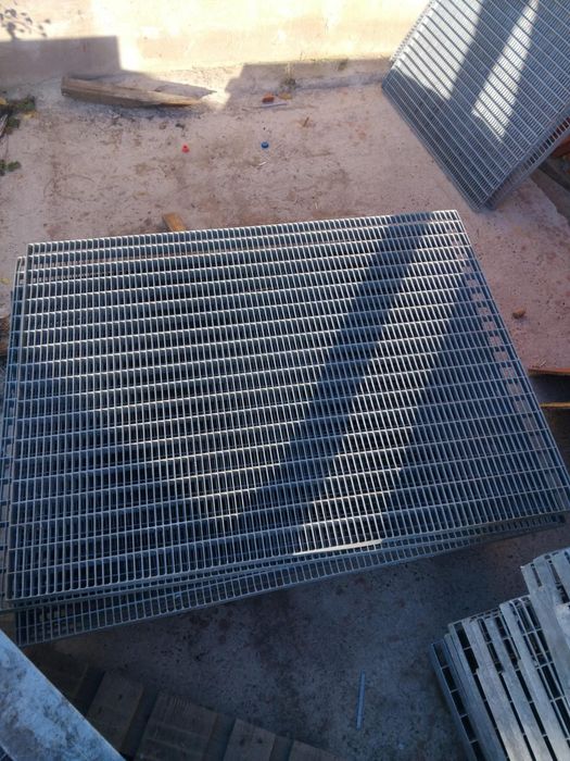 Trepte si gratare zincate