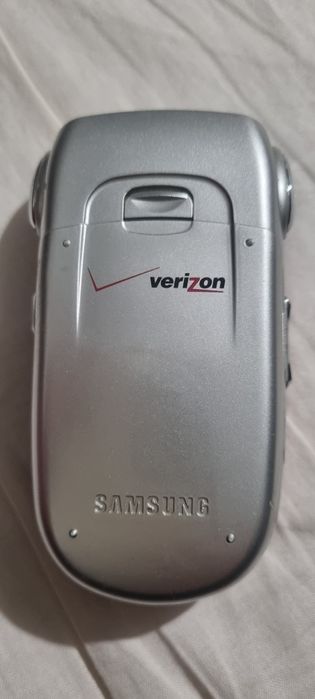 Мобилен телефон SAMSUNG  сгъваем тип Мида