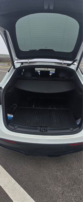 Tesla Y Dual Motor Long Range