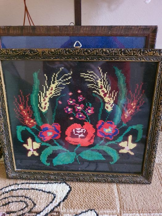 Tablouri vechi cusute manual in ac persan