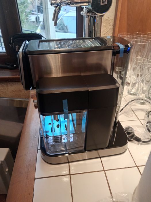 Kofe aparat yangi holatda