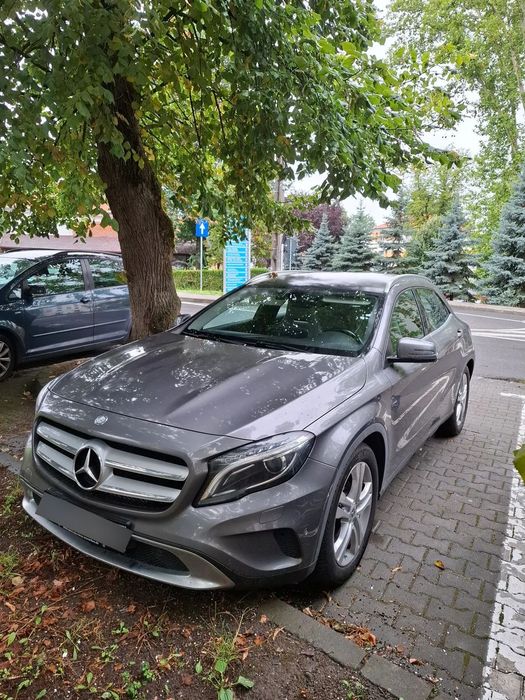 Mercedes-Benz GLA Mercedes-Benz GLA 200 Benzina 156CP 2015 Xenon
