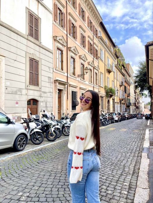 Пуловер с ефектни ръкави