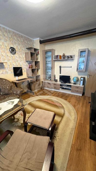 Дава се под наем Четиристаен апартамент в Варна, Цветен квартал - 100 кв.м за 700 € - Снимка #1