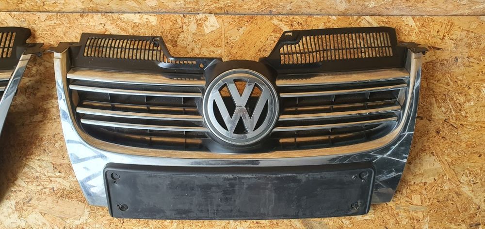 Grilă centrală Golf 5 cu siglă Volkswagen 1K5853651  originală
