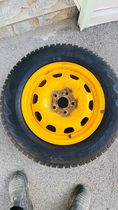 Продам диски с зимней резиной r16