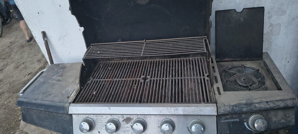 Grătar pe gaz dangrill