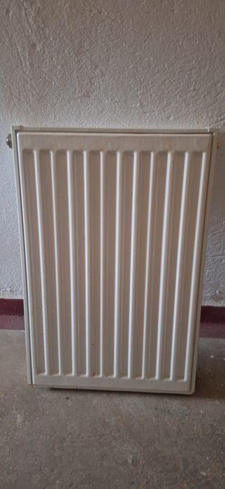 Vând calorifere otel