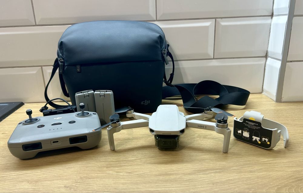 Продавам DJI Mini 2  с контролер и 2 батерии.