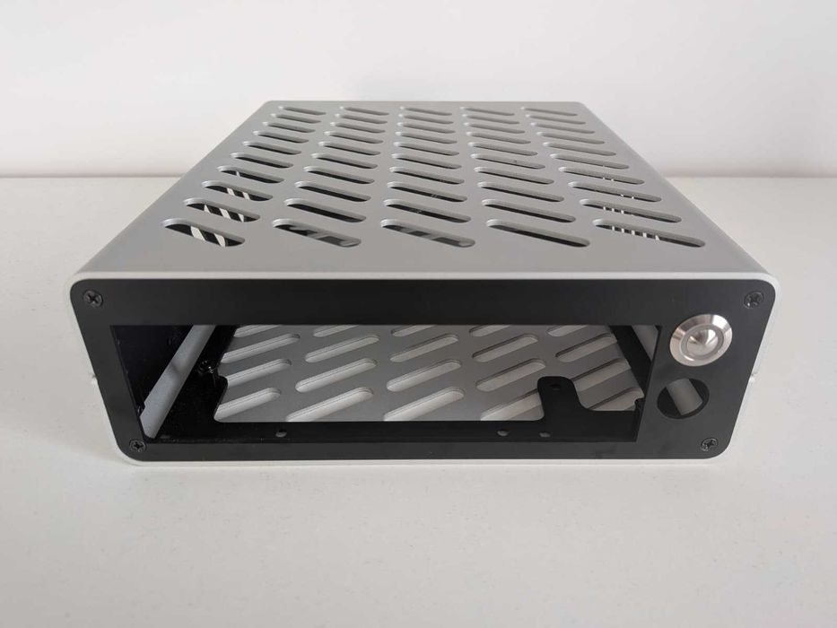 Carcasa PC Skyreach 4 TINY Mini-ITX SFF ultra-compacta 3.38L