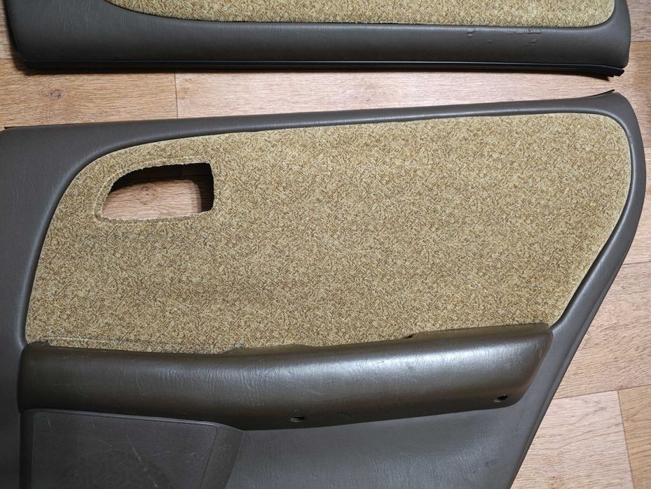 Обшивки дверей Chaser JZX90