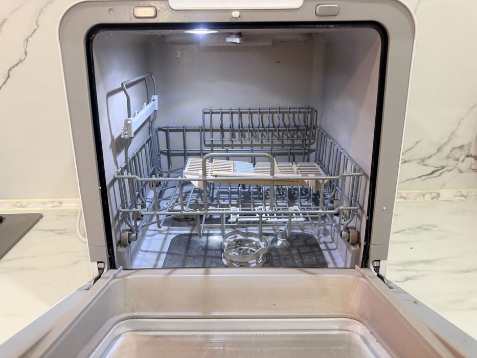 Mașină de spălat vase compactă Midea, mini / de banc, stare excelentă