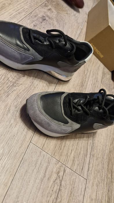 Продаю обувь женскую