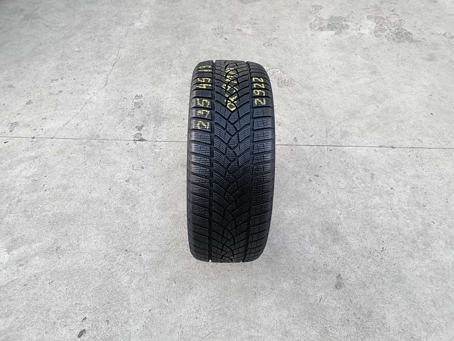 O anvelopa iarna 235 45 19 Goodyear Ultragrip Performance 9 mm 2922