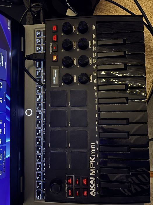 Миди клавиатура AKAI MPK mini MK3 Black