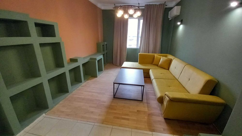 Дава се под наем Двустаен апартамент в София, Център - 72 кв.м за 498.27 € - Снимка #2
