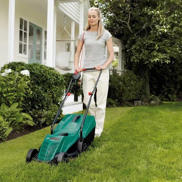 Газонокосилка Bosch Rotak 32