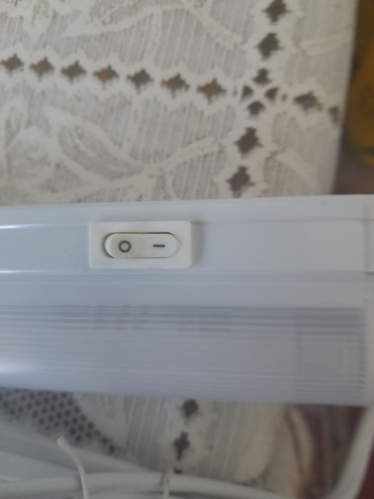 Vând foarte convenabil una lampa, + neon 21 vati 35 lei