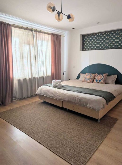 Închiriez apartament 5 camere cartier Intre Lacuri, 15 min de Iulius Mall și FSEGA. Potrivit PTR un grup de 4-5 persoane
