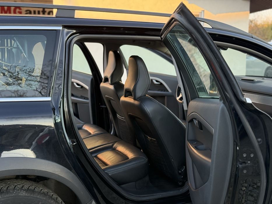 Volvo XC70 2.4 205 CP Automat 4X4 11/2010 SE POATE IN RATE