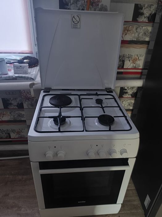 Продам газовую плиту