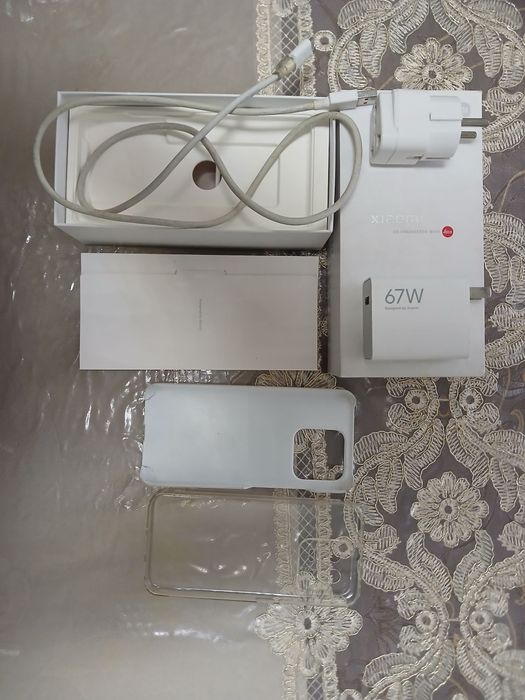 Xiaomi 13 flagman. Korobkasi bilan